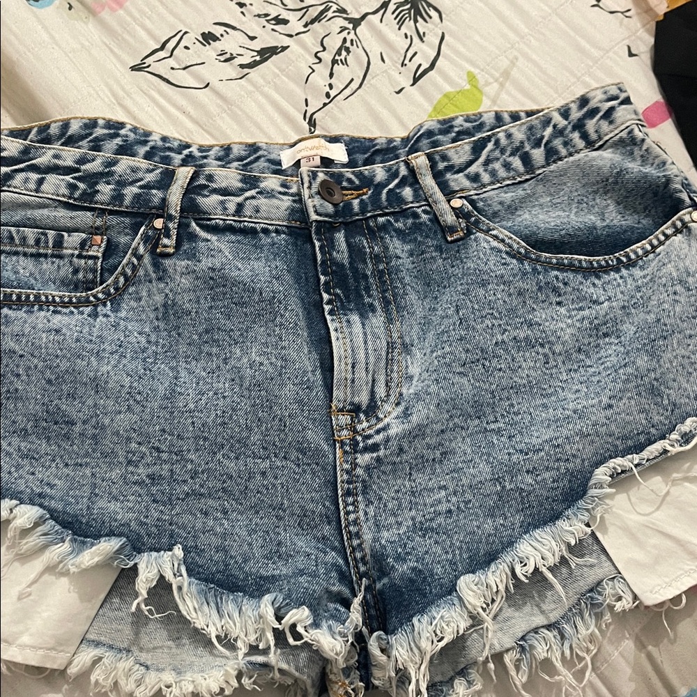 Frayed Hem Denim Jean Shorts - Light Blue
